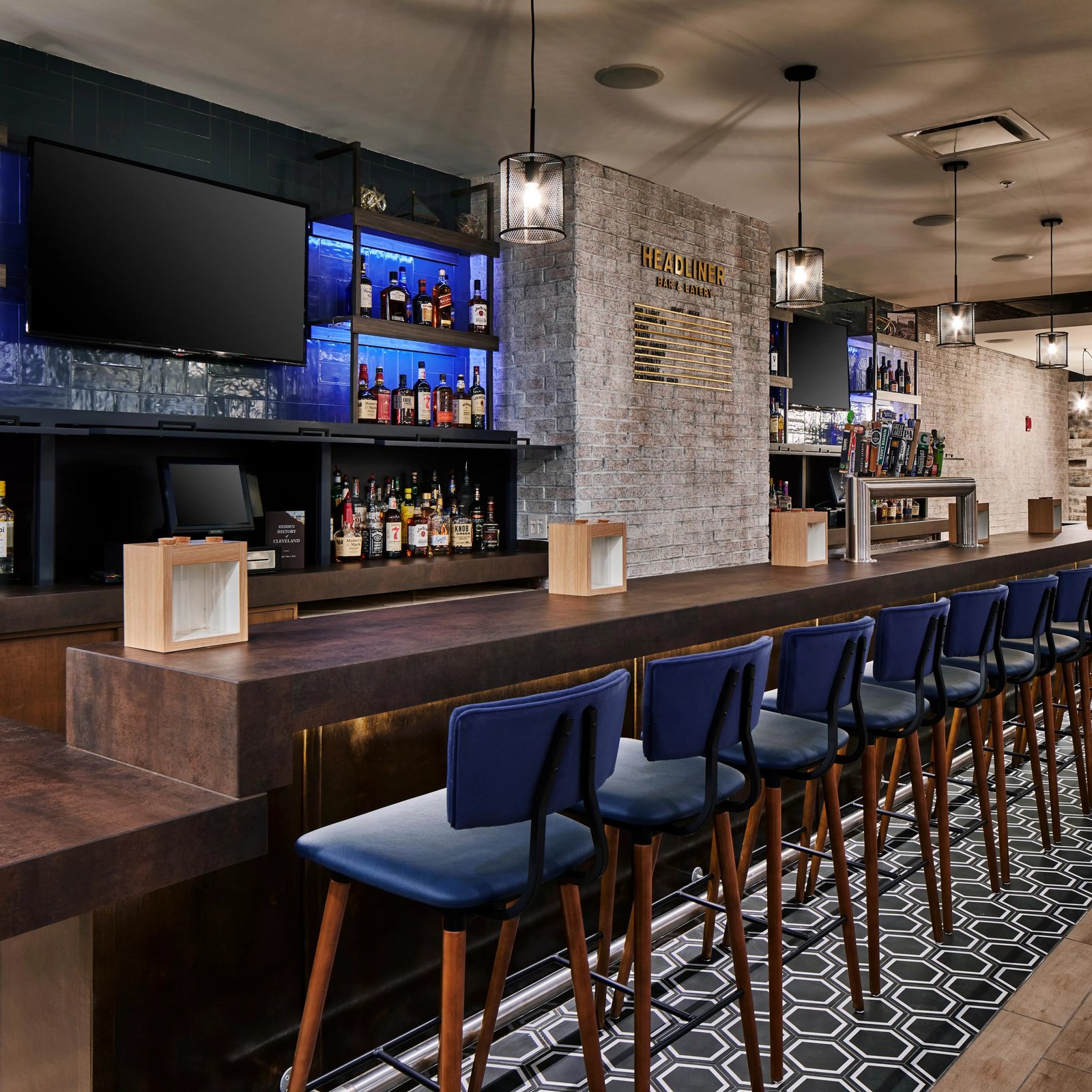 Hotel Indigo Cleveland Downtown by IHG, headliner bar + eatery