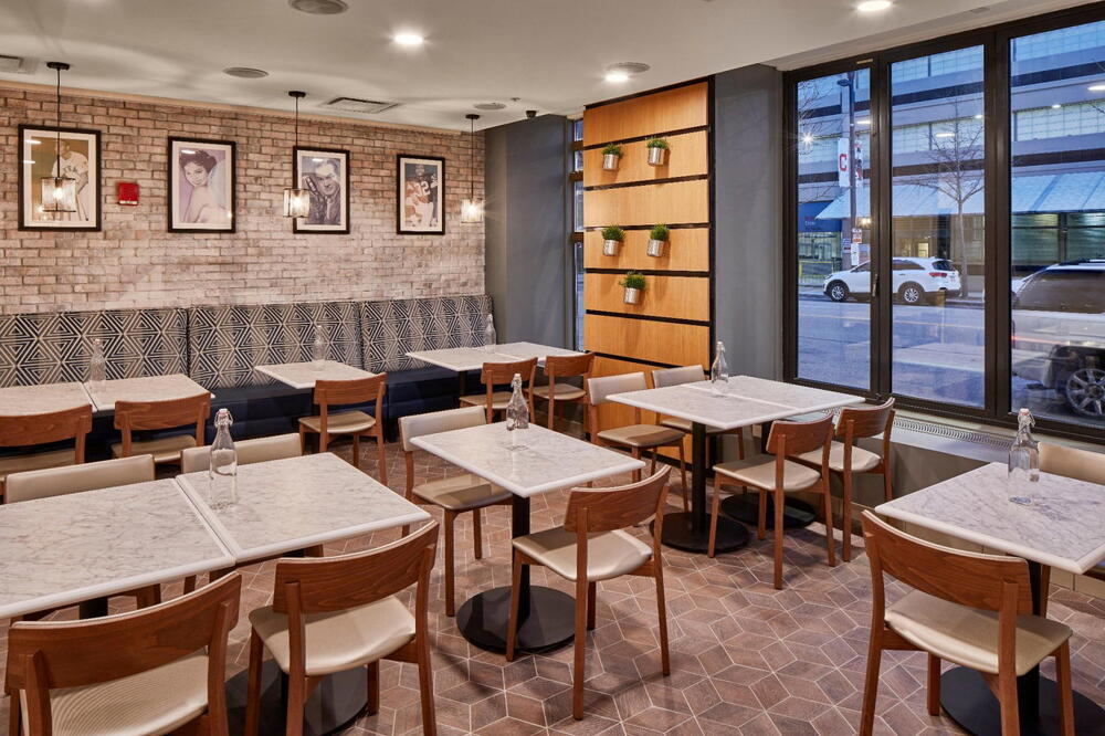 Hotel Indigo Cleveland Downtown by IHG, headliner bar + eatery