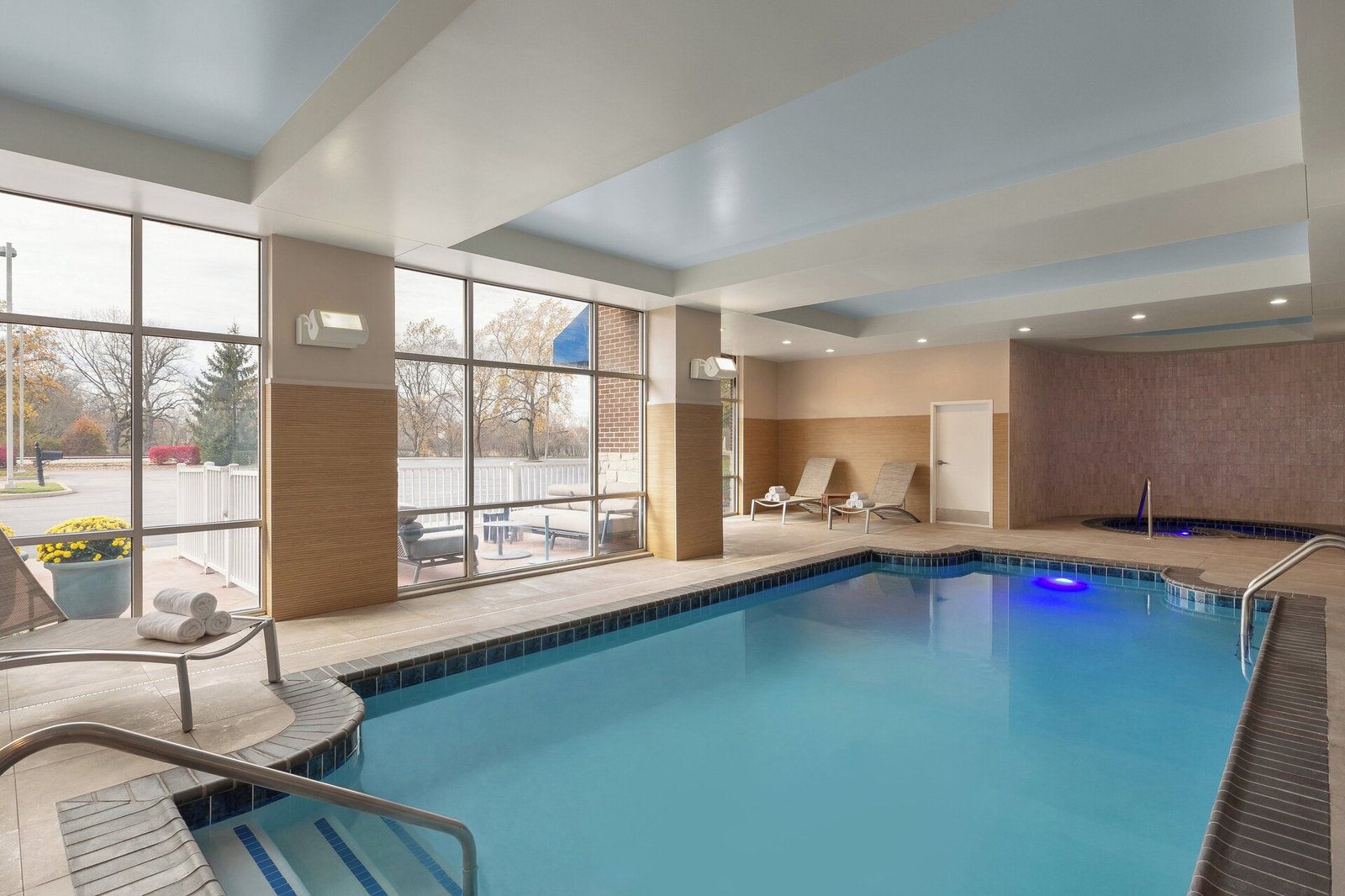 Hotel Indigo Columbus Architectural Center by IHG, the pool