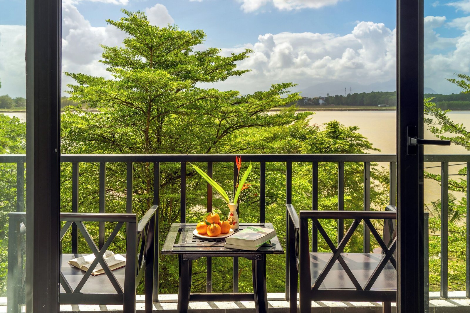 Gia Huy Riverside Hotel — vibe