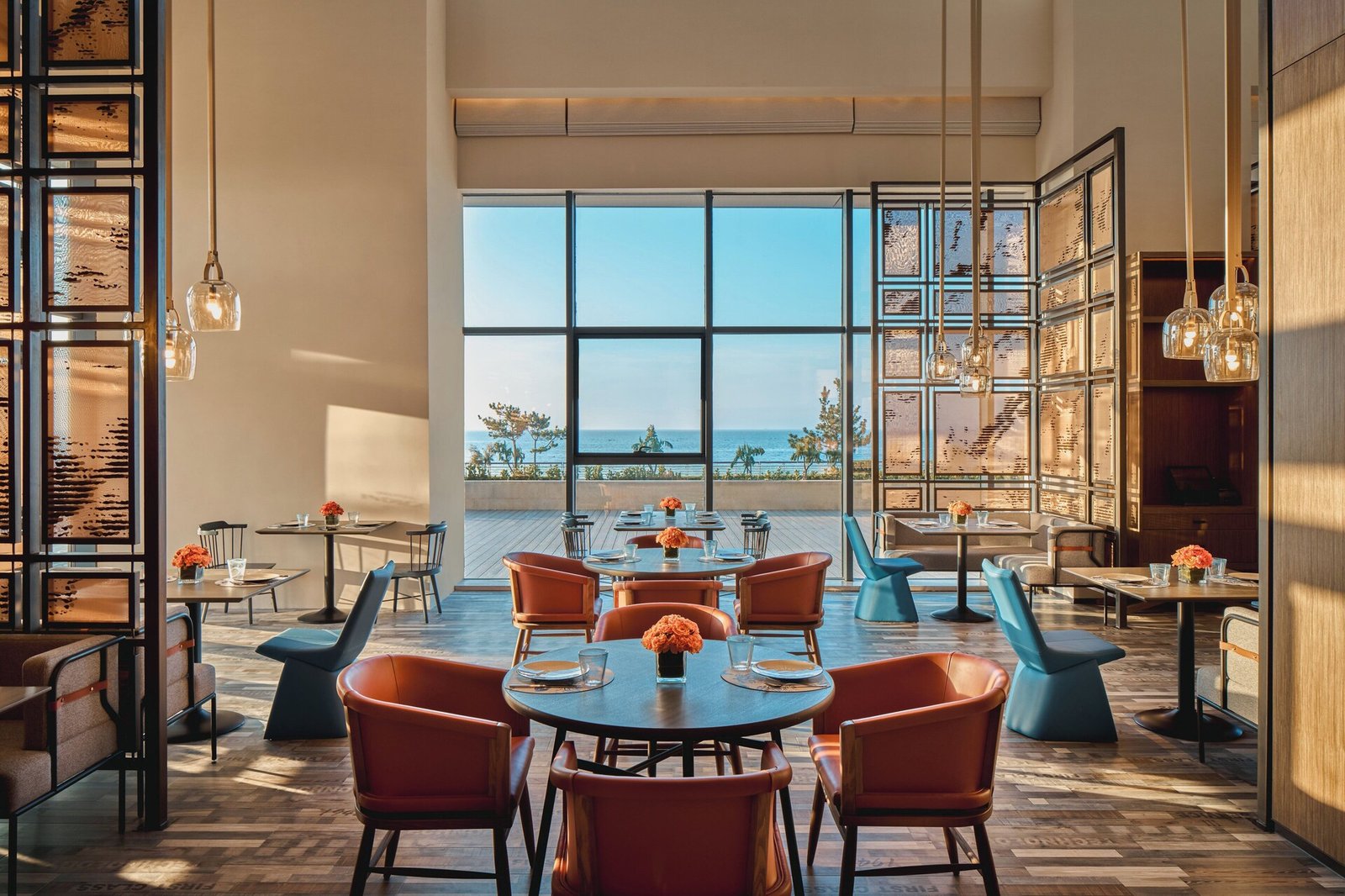 Hotel Indigo Yantai Golden Coast by IHG, at the table