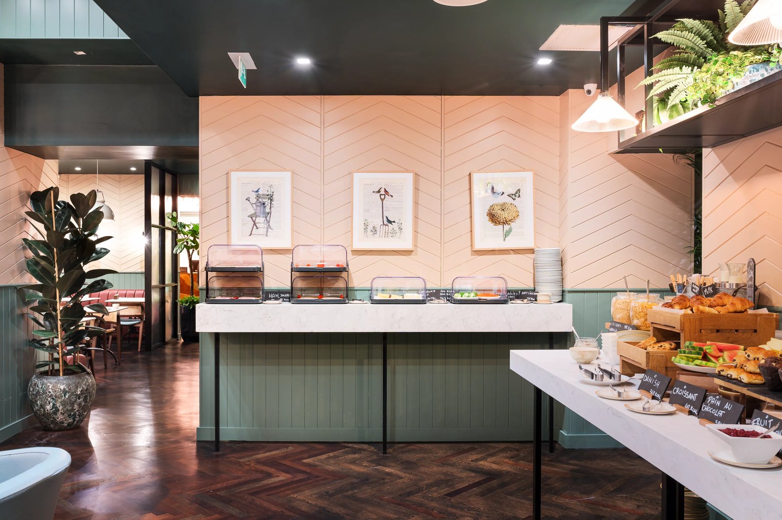 Hotel Indigo London - Kensington by IHG, at the table