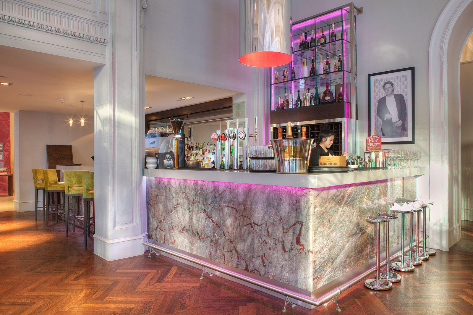 Hotel Indigo Glasgow by IHG, turbine 75 bar & kitchen