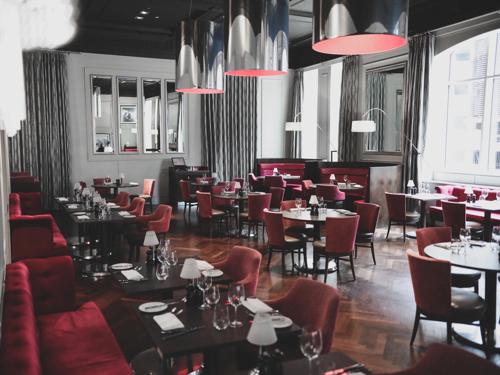 Hotel Indigo Glasgow by IHG, at the table