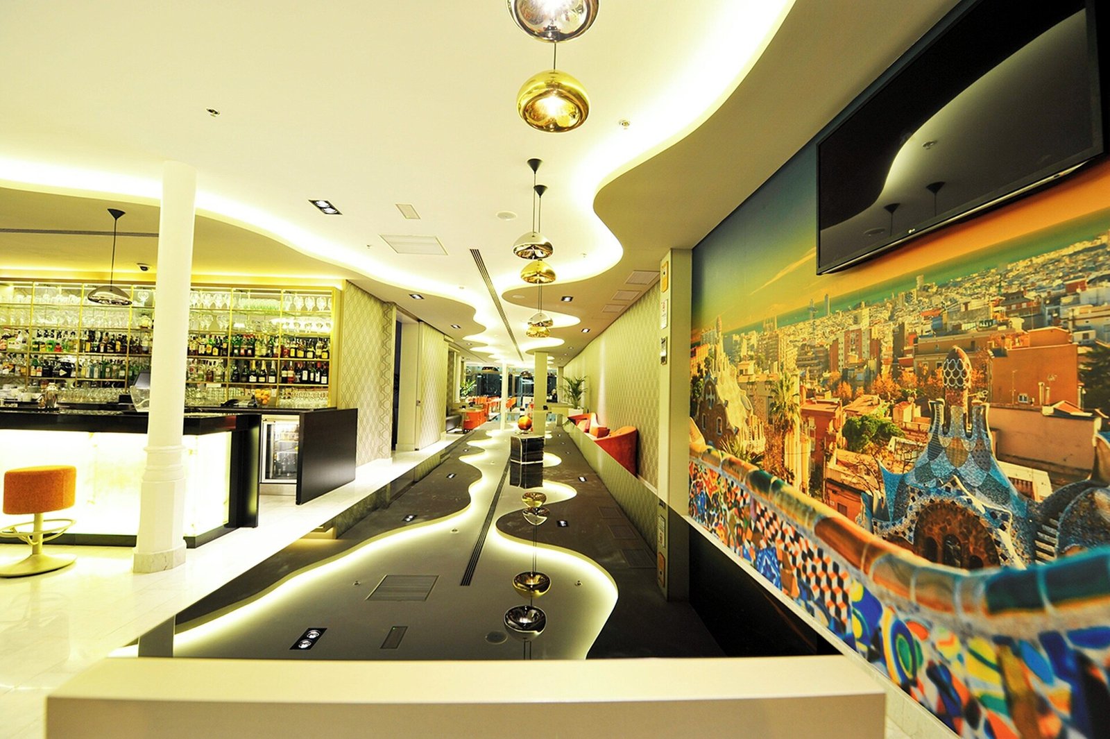 Hotel Indigo Barcelona - Plaza Catalunya by IHG, at the table