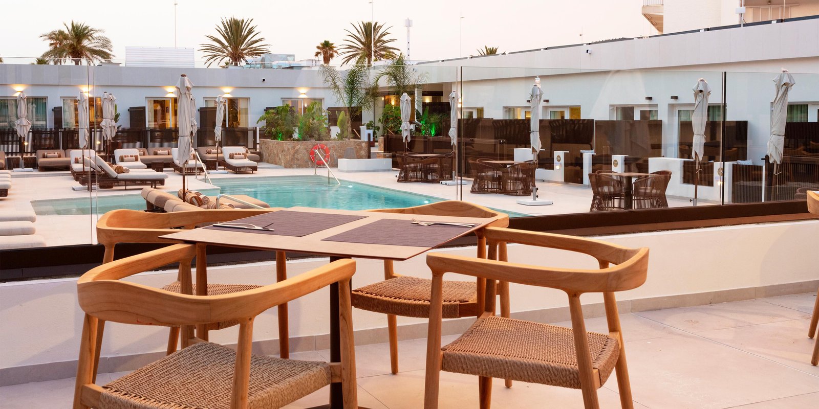 Hotel Indigo Gandia - Beach by IHG, attitude gandia pool club & restaurant