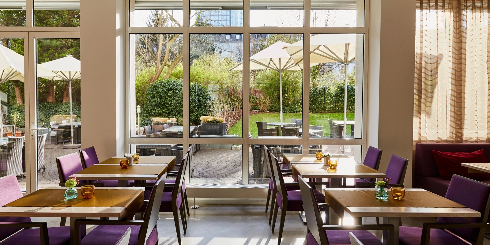Hotel Indigo Duesseldorf - Victoriaplatz, [a]dress kitchen & bar