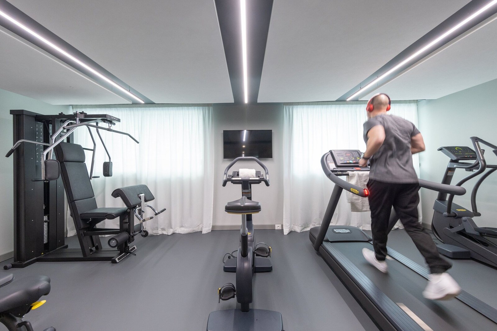 Hotel Indigo Cagnes-sur-Mer, an IHG Hotel, gym and massage