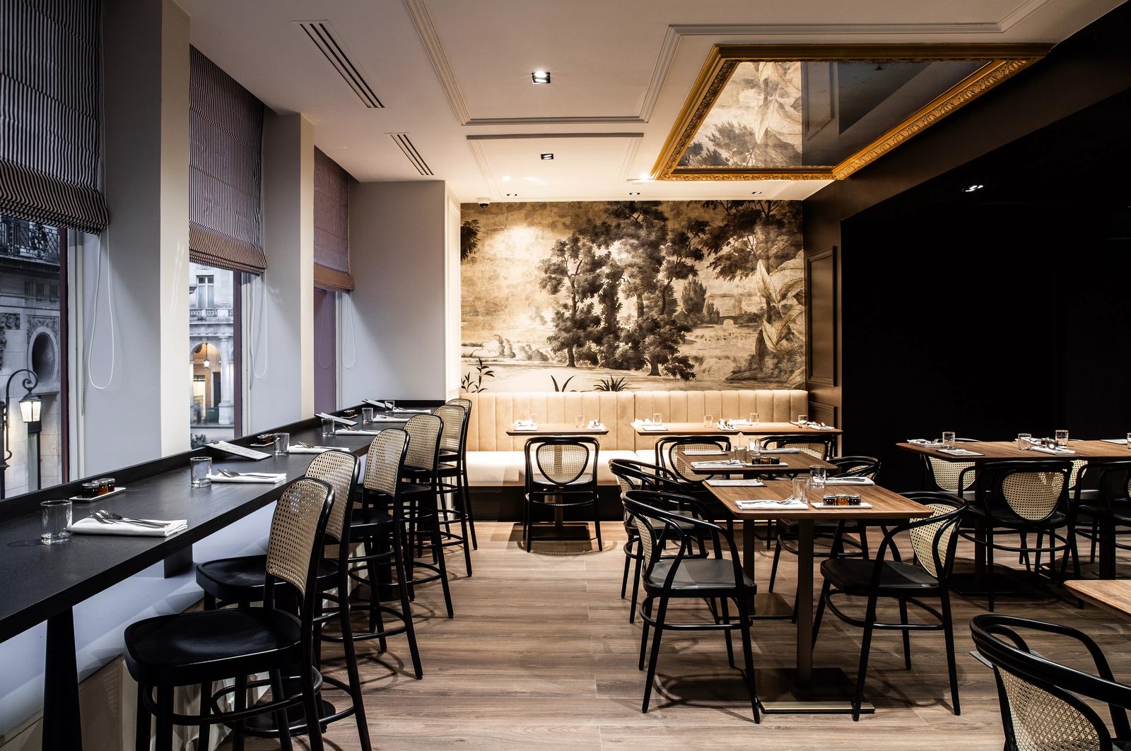 Hotel Indigo Paris - Opera by IHG, at the table
