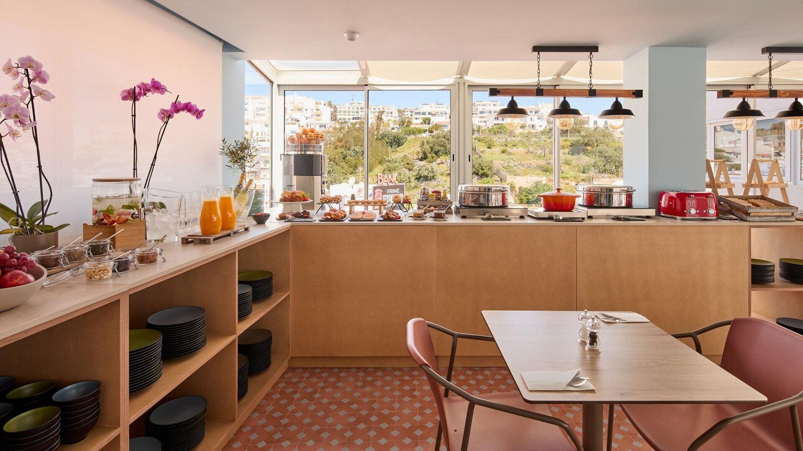 Hotel Indigo Albufeira by IHG, at the table