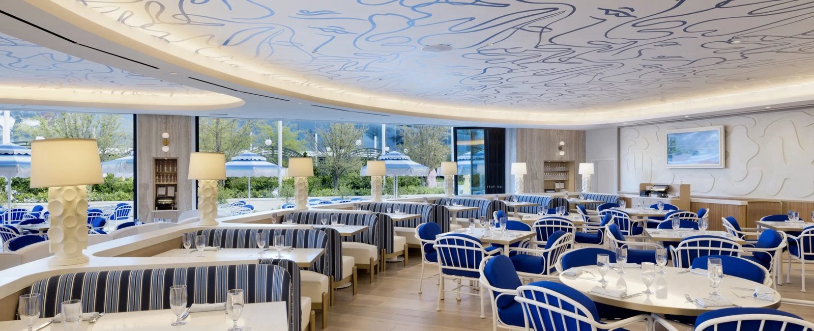 Fontainebleau Las Vegas, at the table