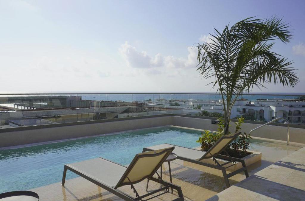 Hotel Indigo Playa del Carmen by IHG, the pool