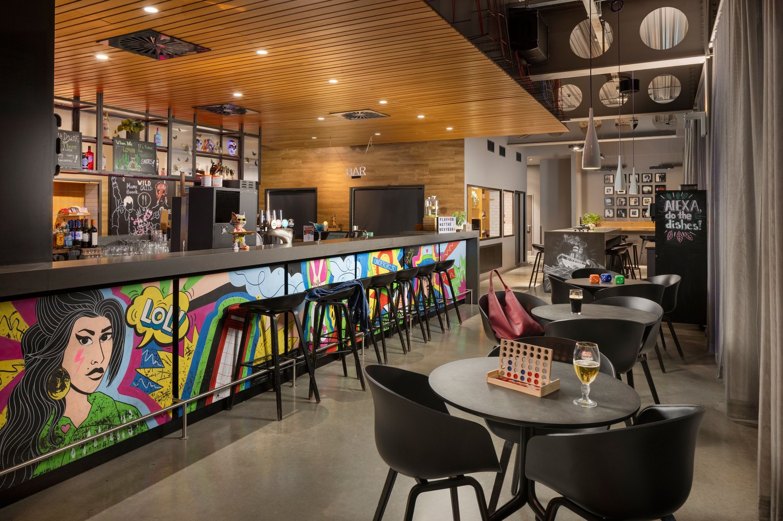 Moxy London Excel, bar moxy