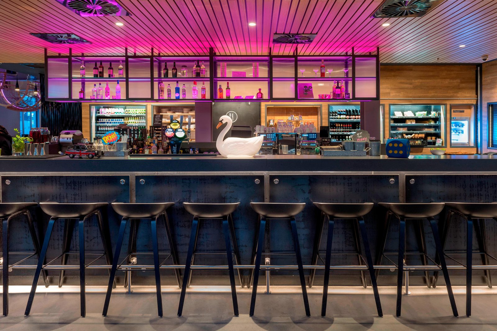 Moxy London Stratford, bar moxy