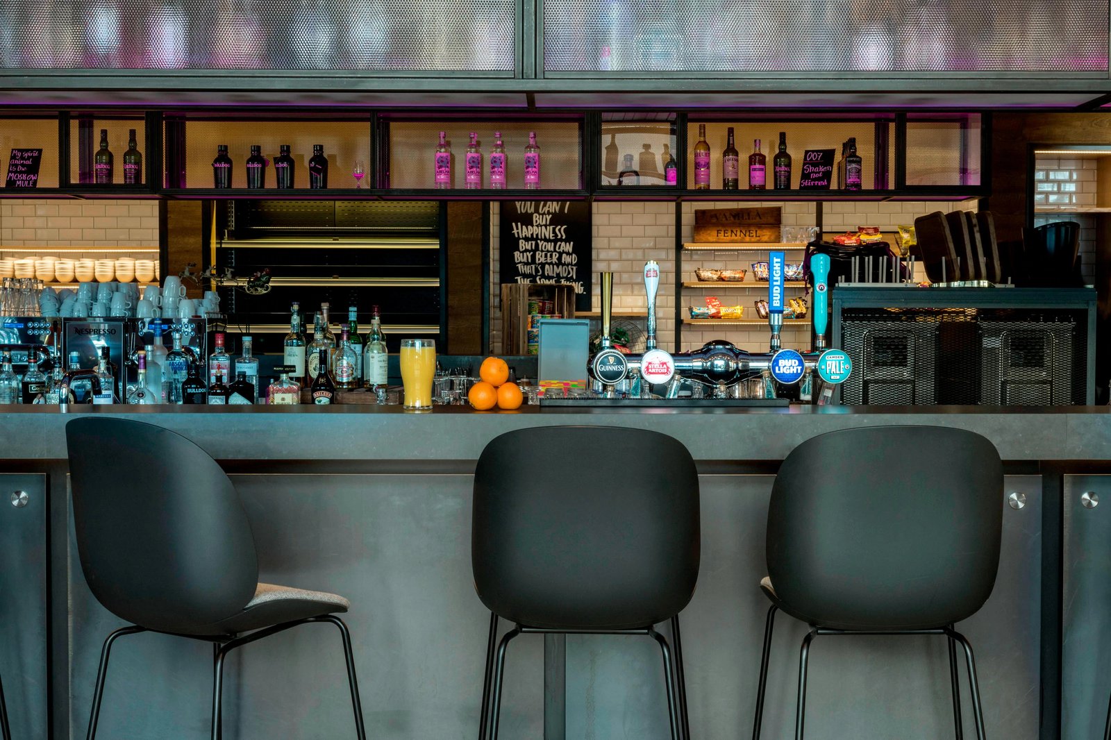Moxy London Stratford, bar moxy