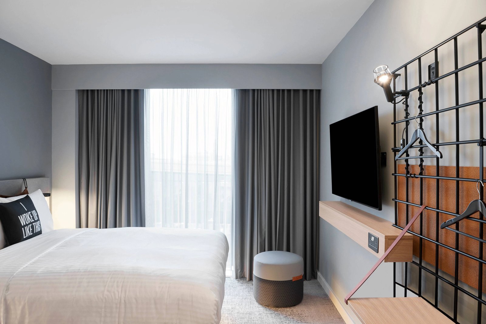 Moxy Slough, rooms