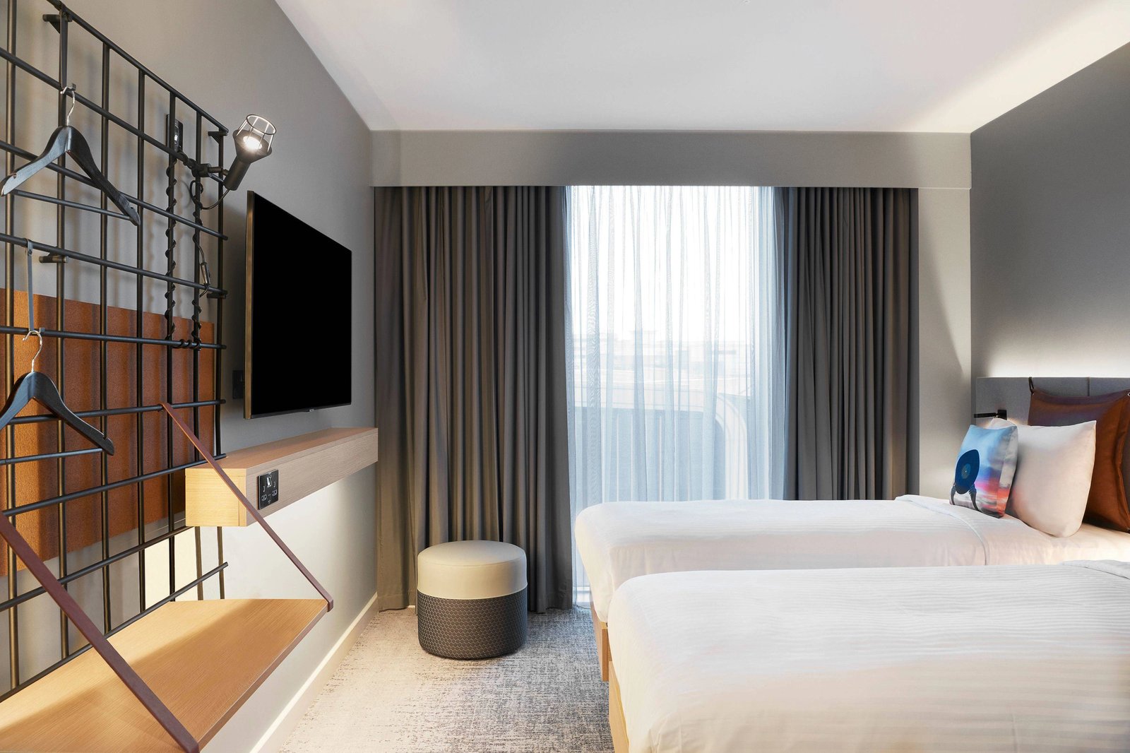 Moxy Slough, rooms