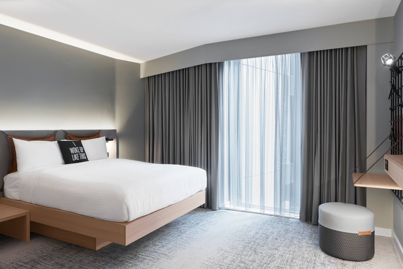 Moxy Slough, rooms