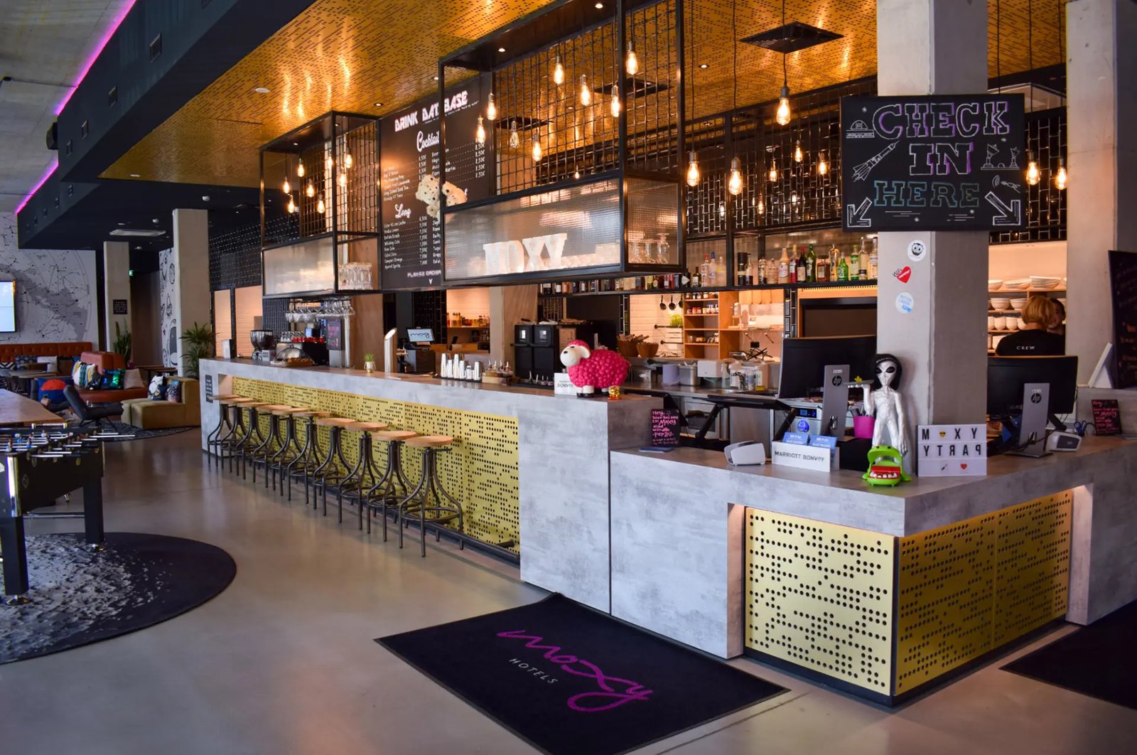 Moxy Darmstadt, bar moxy