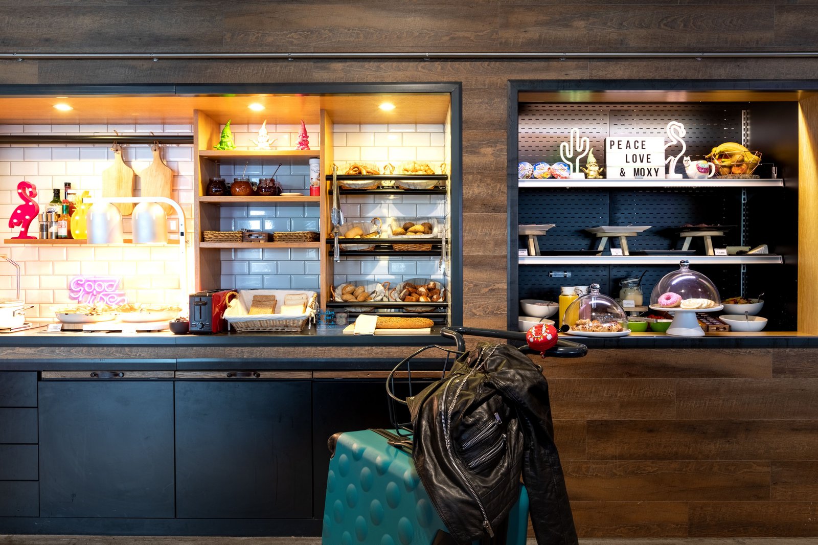 Moxy Frankfurt Eschborn, at the table