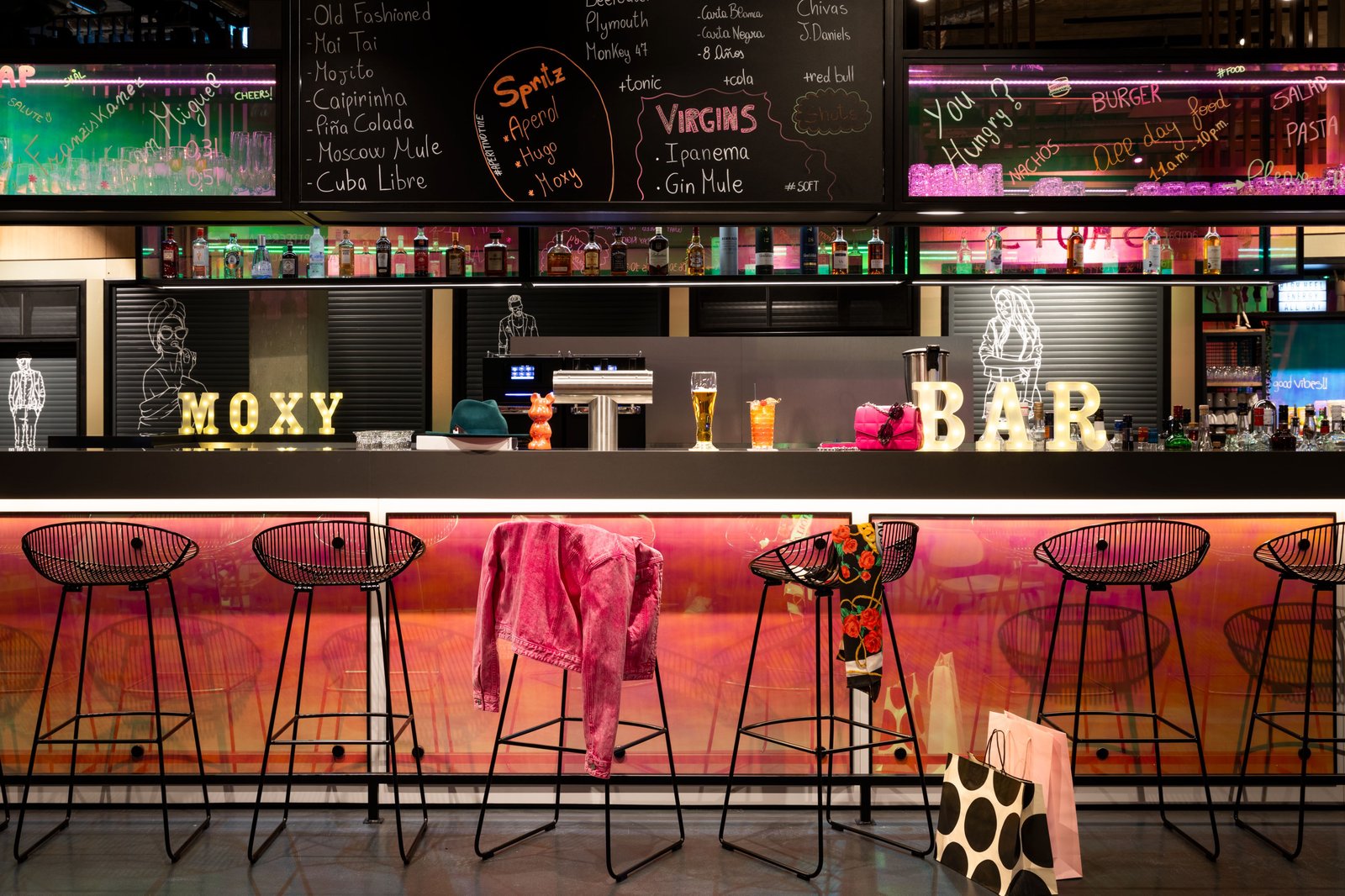 Moxy Outletcity Metzingen, at the table