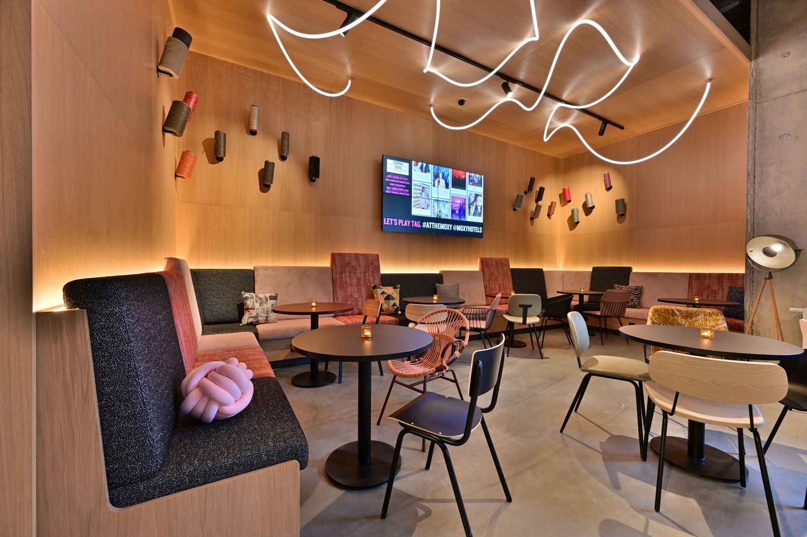 Moxy Outletcity Metzingen, at the table