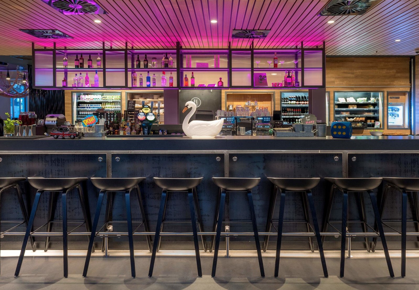 Moxy Munich Messe, moxy bar