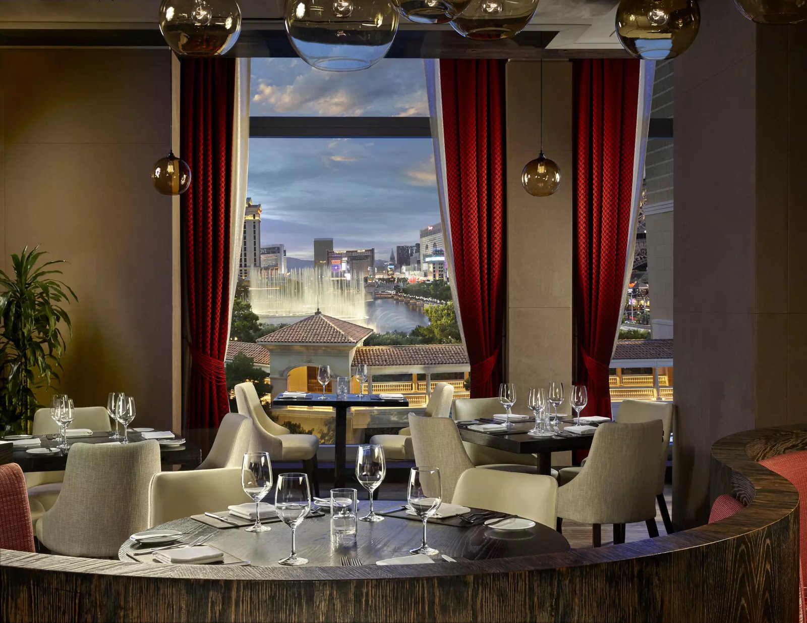 The Cosmopolitan of Las Vegas, eat and drink