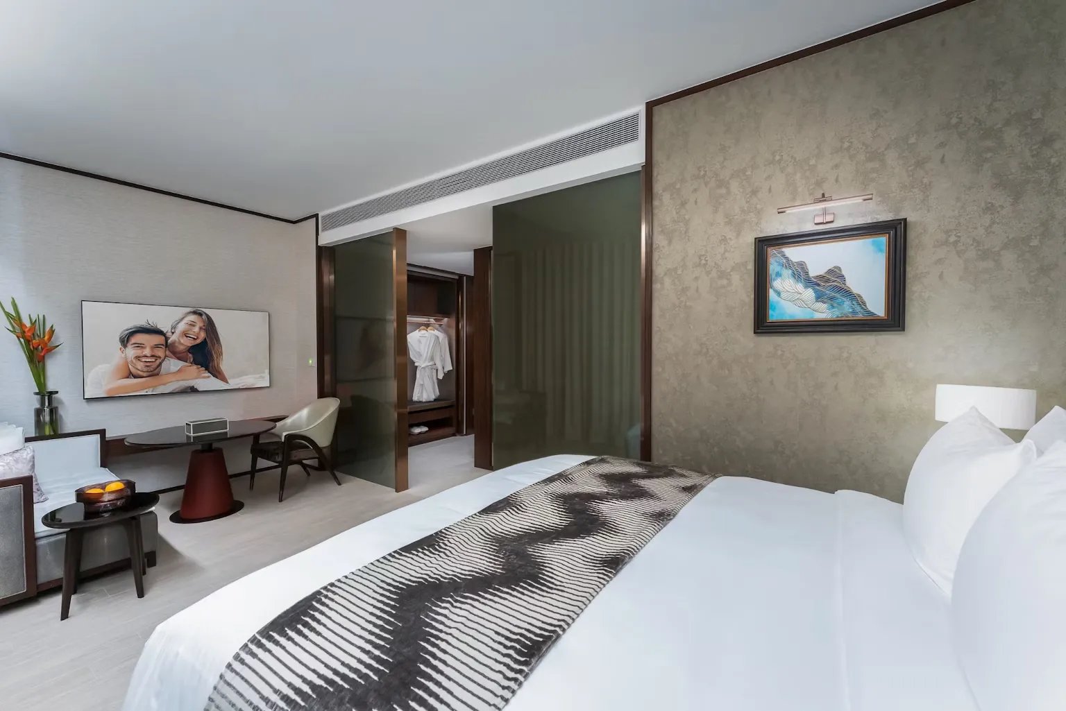 Silq Hotel & Residence — vibe