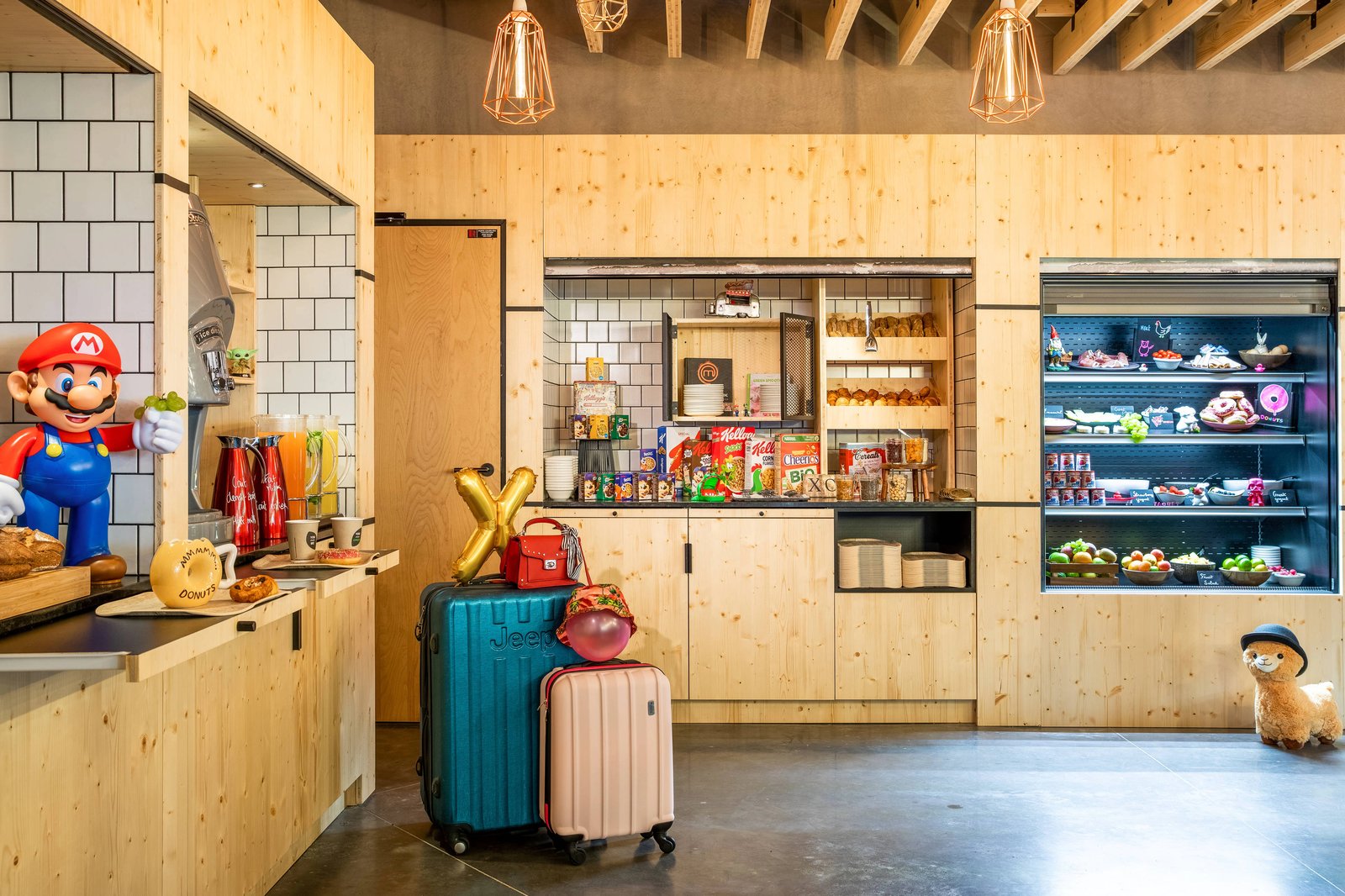 Moxy Bordeaux, at the table