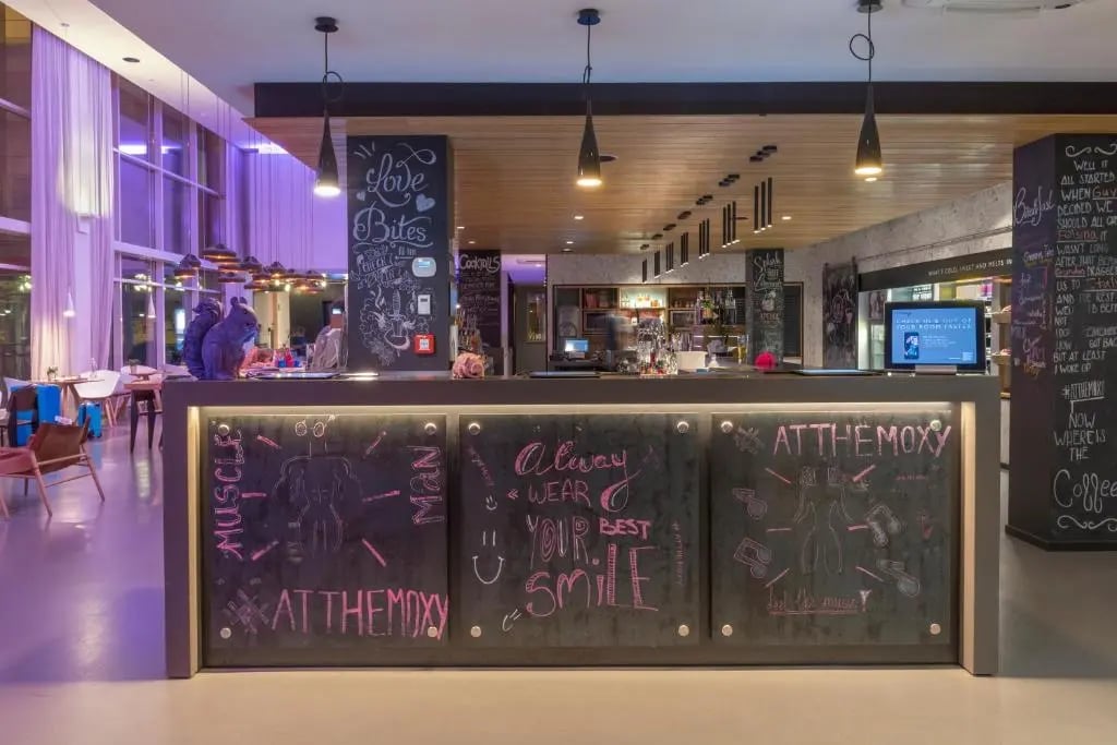 Moxy Milan Malpensa Airport, moxy bar
