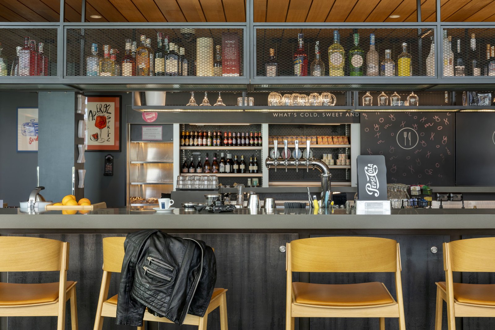 Moxy Milan Malpensa Airport, moxy bar