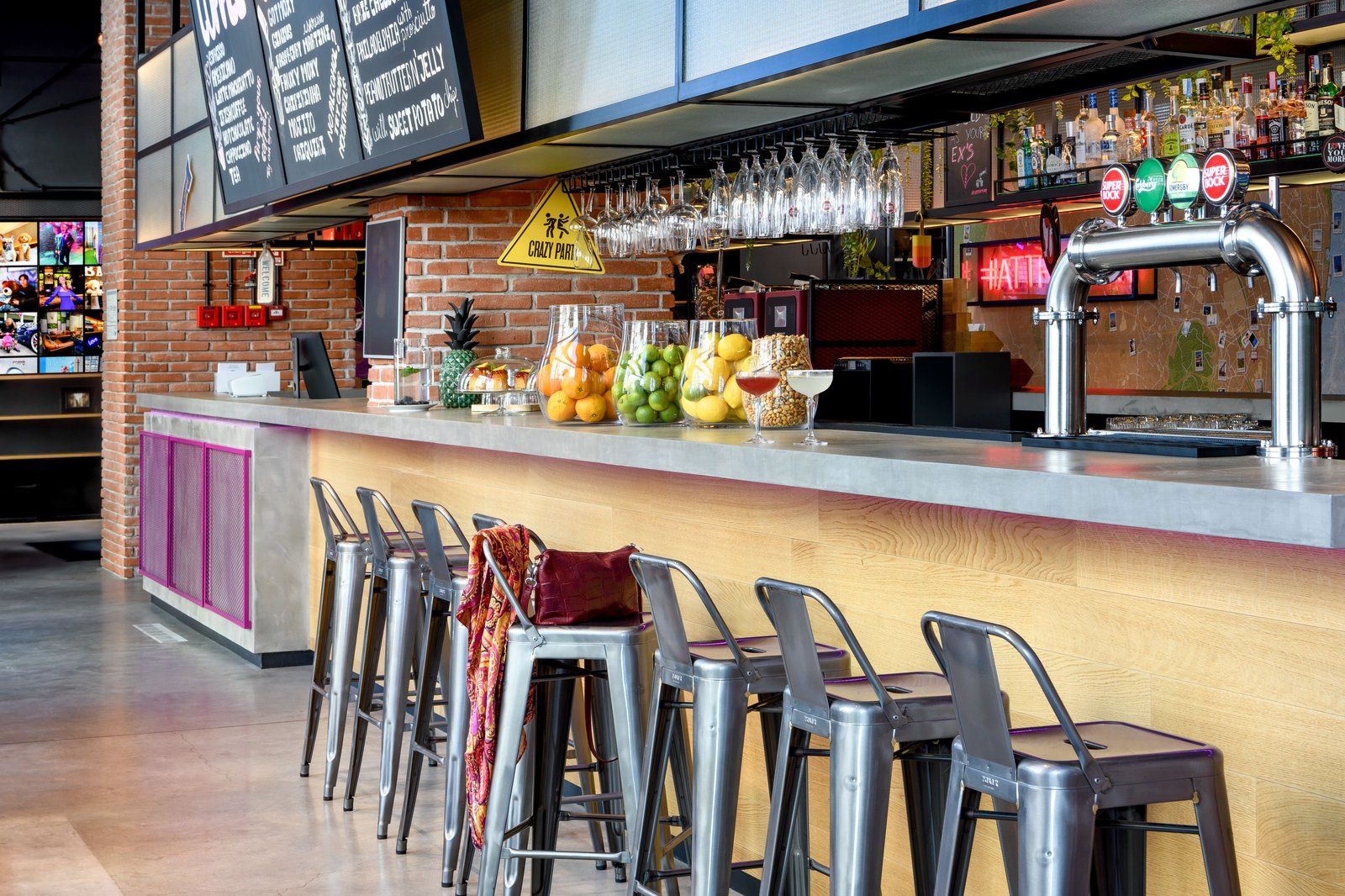 Moxy Lisbon City, moxy lobby bar
