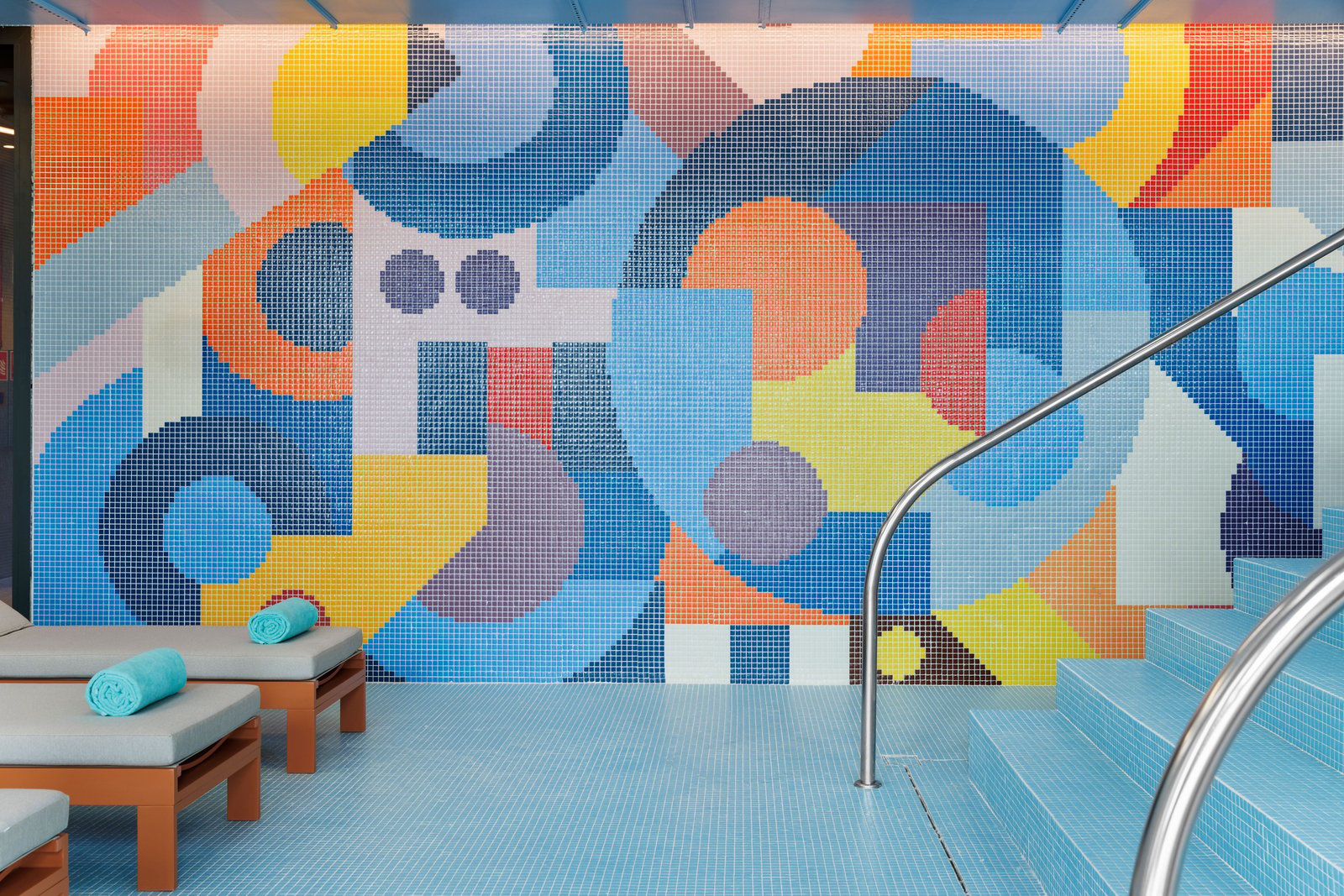 Moxy Alfragide Lisboa, the pool
