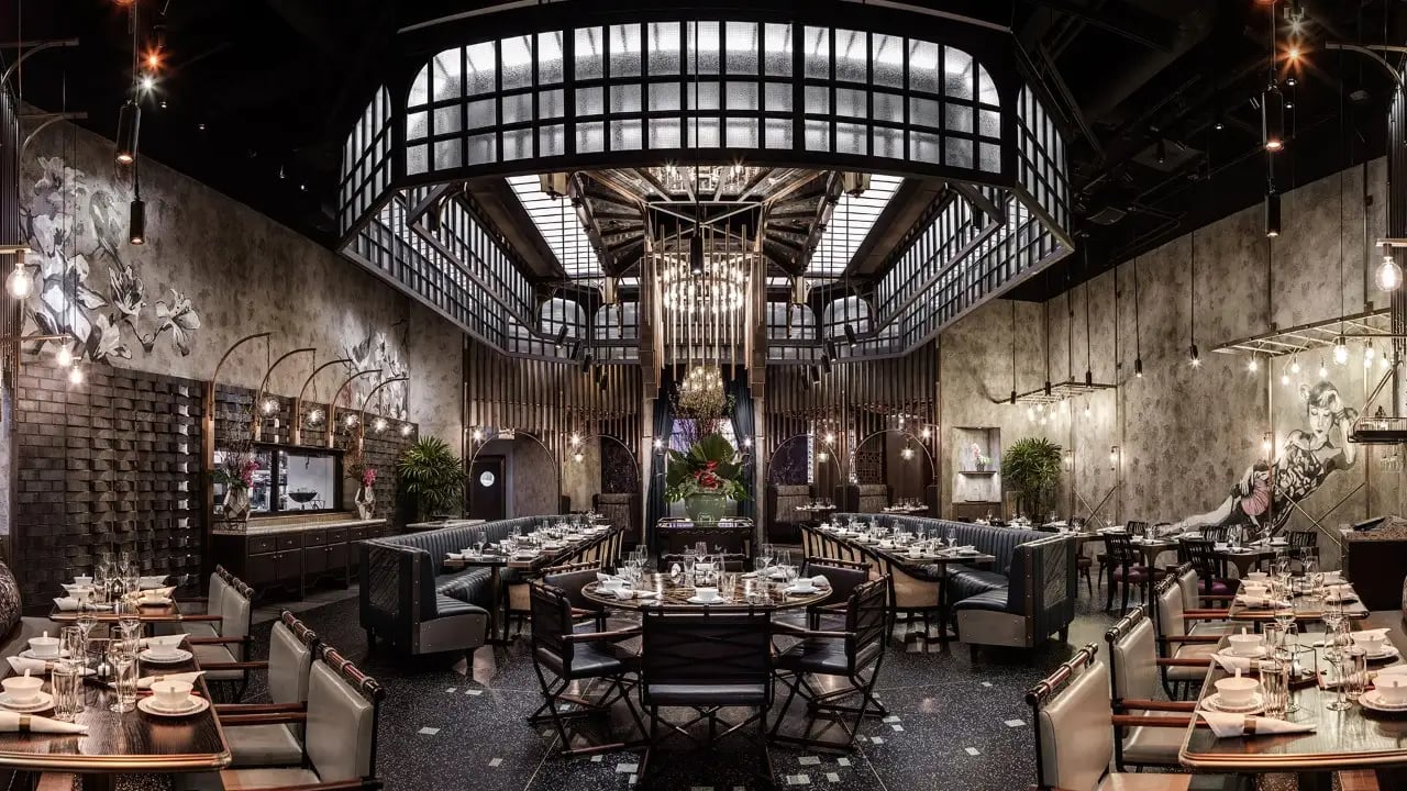 The Venetian Resort, at the table