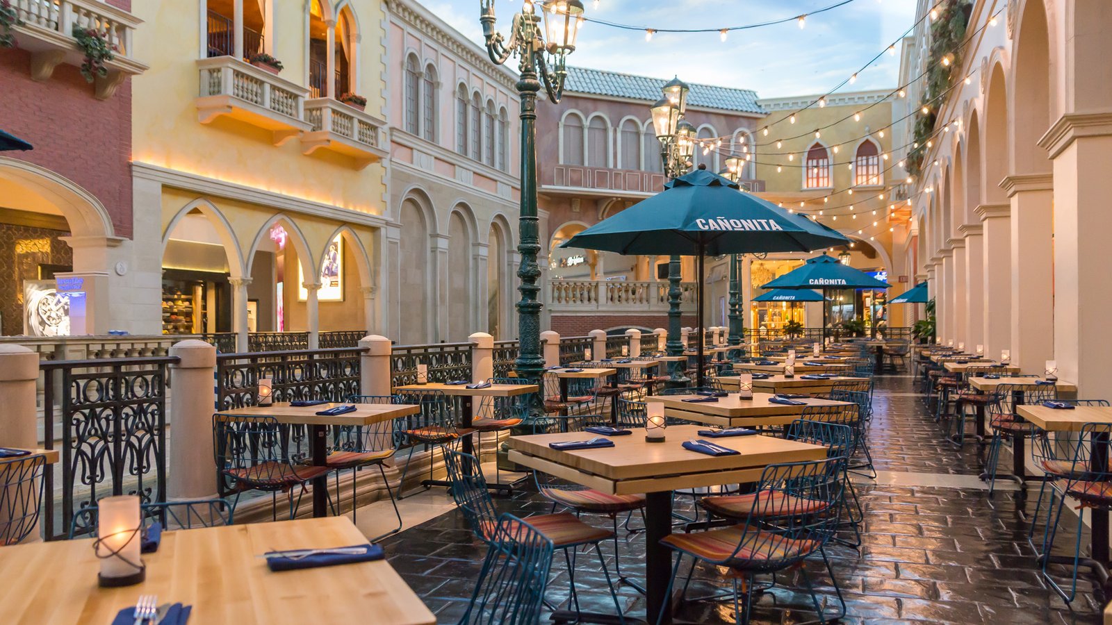 The Venetian Resort, at the table