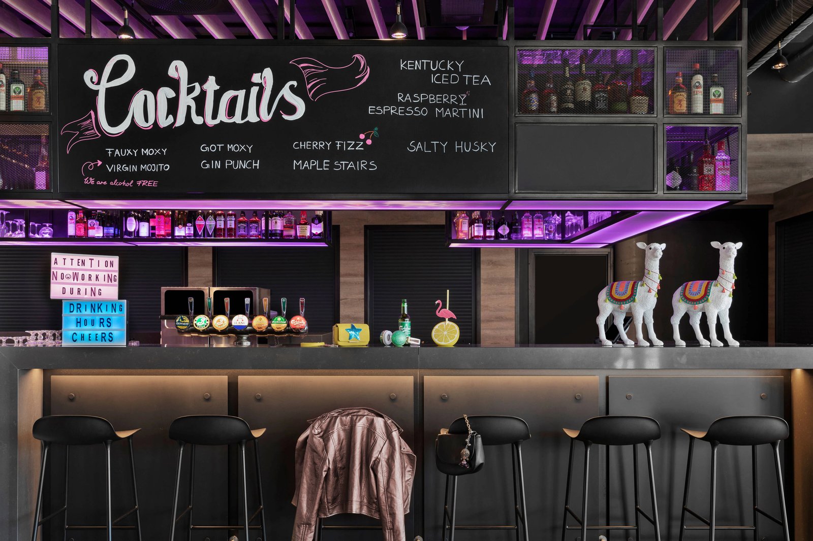 Moxy Bergen, bar moxy