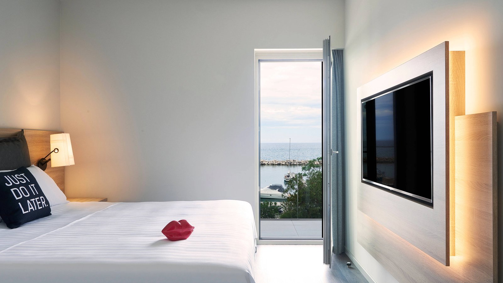 Moxy Patra Marina