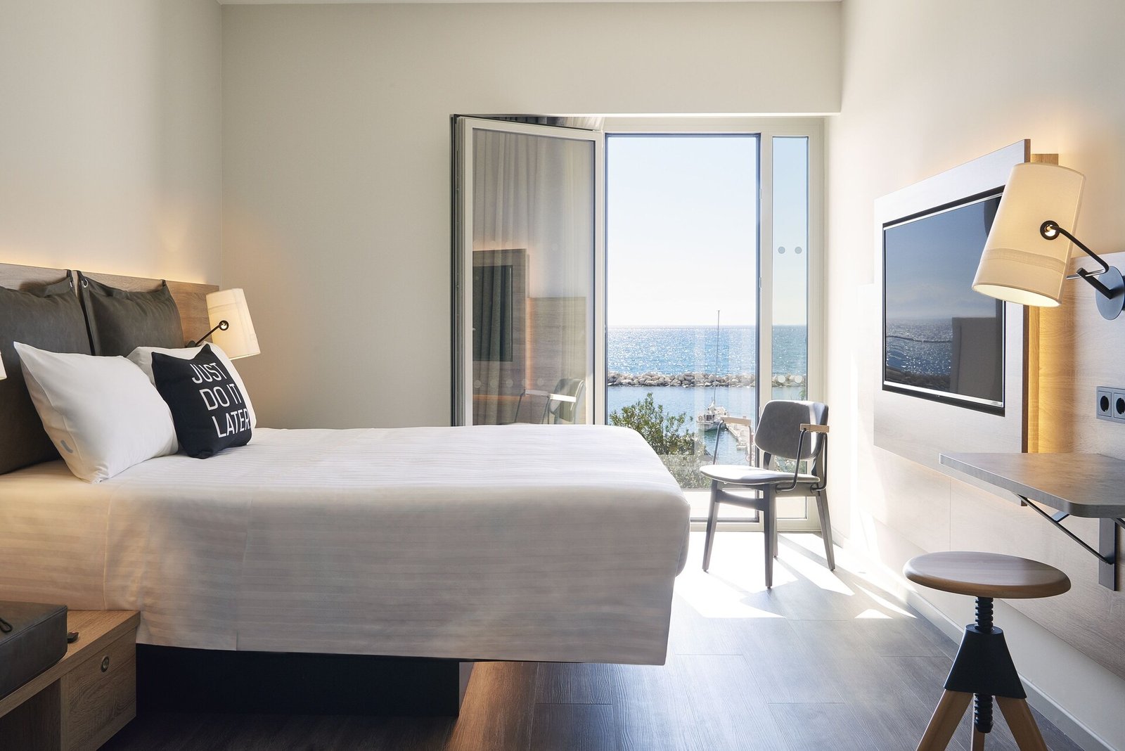 Moxy Patra Marina, rooms