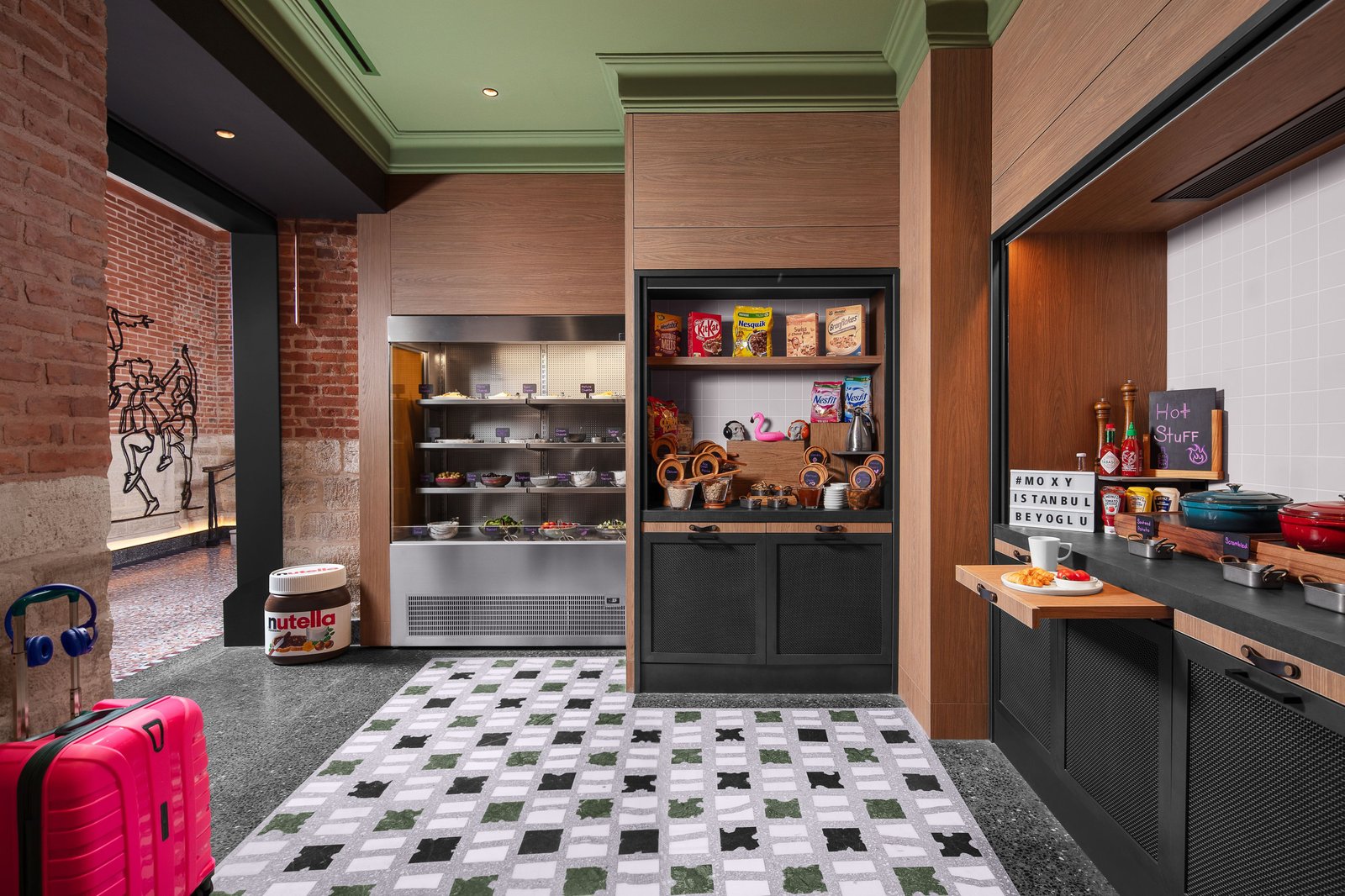 Moxy Istanbul Taksim, moxy breakfast bar