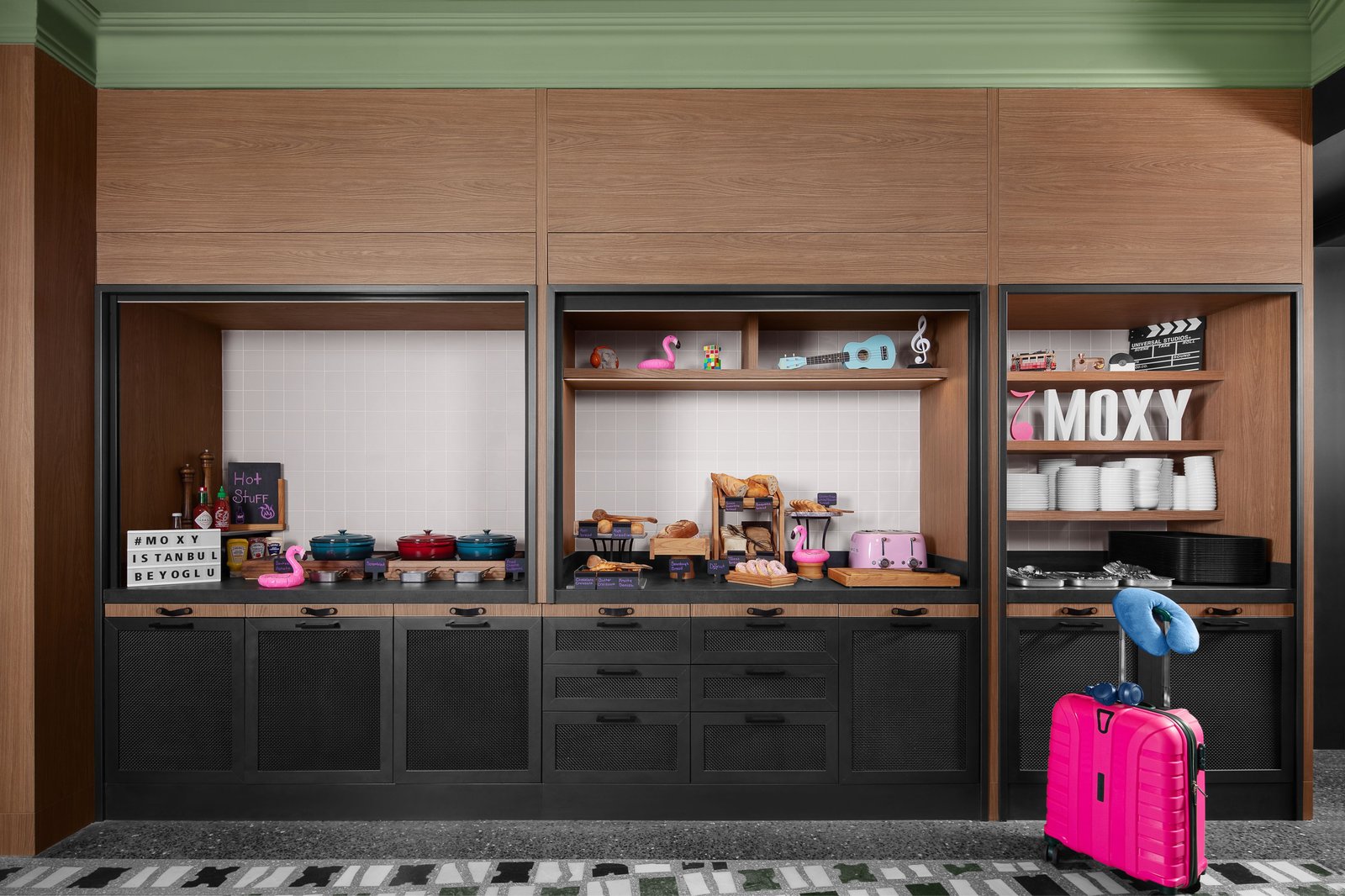 Moxy Istanbul Taksim, moxy breakfast bar