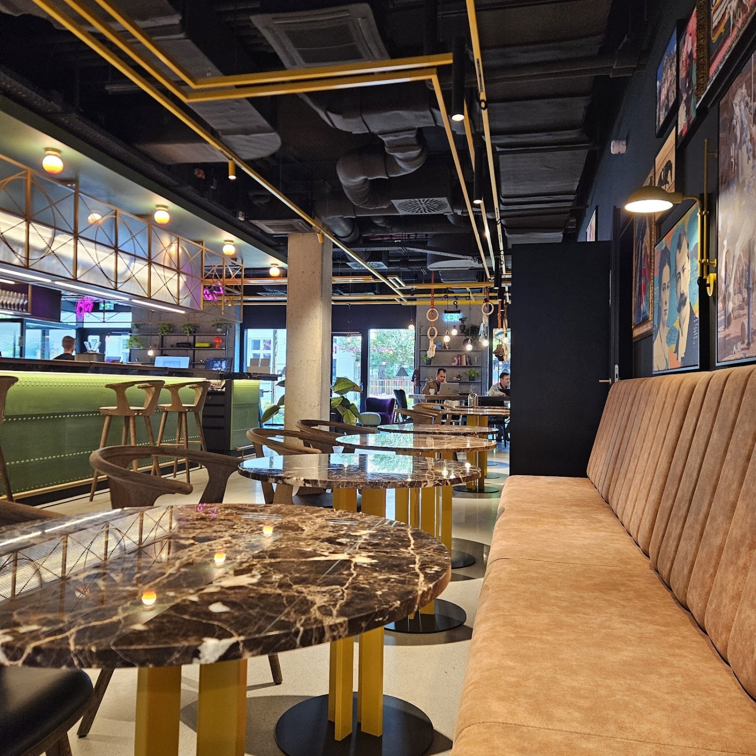 Moxy Budapest Downtown, bar moxy