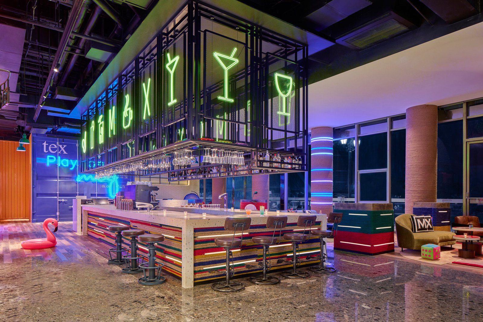 Moxy Ningbo Old Bund, moxy bar
