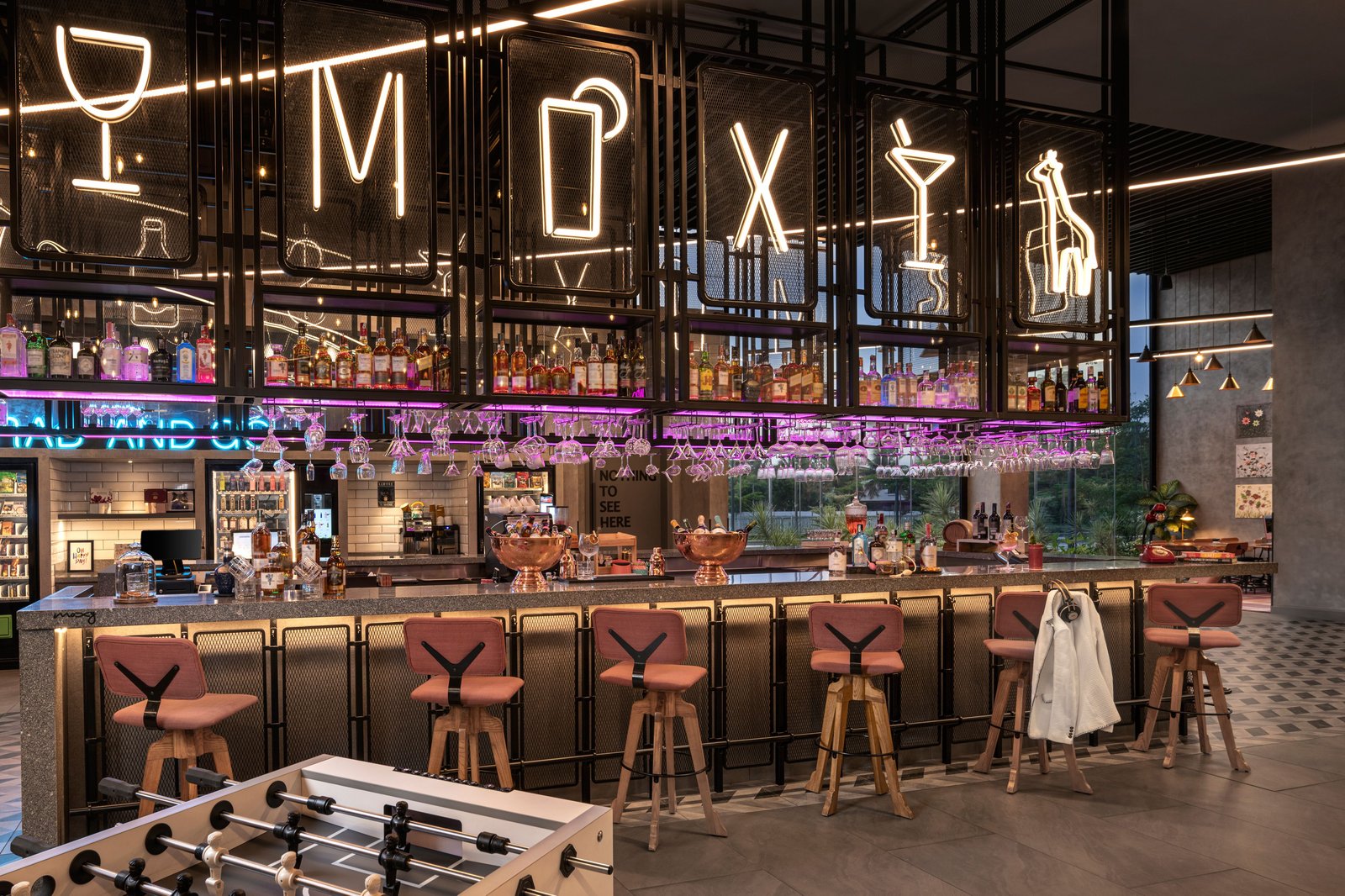 Moxy Bengaluru Airport Prestige Tech Cloud, bar moxy
