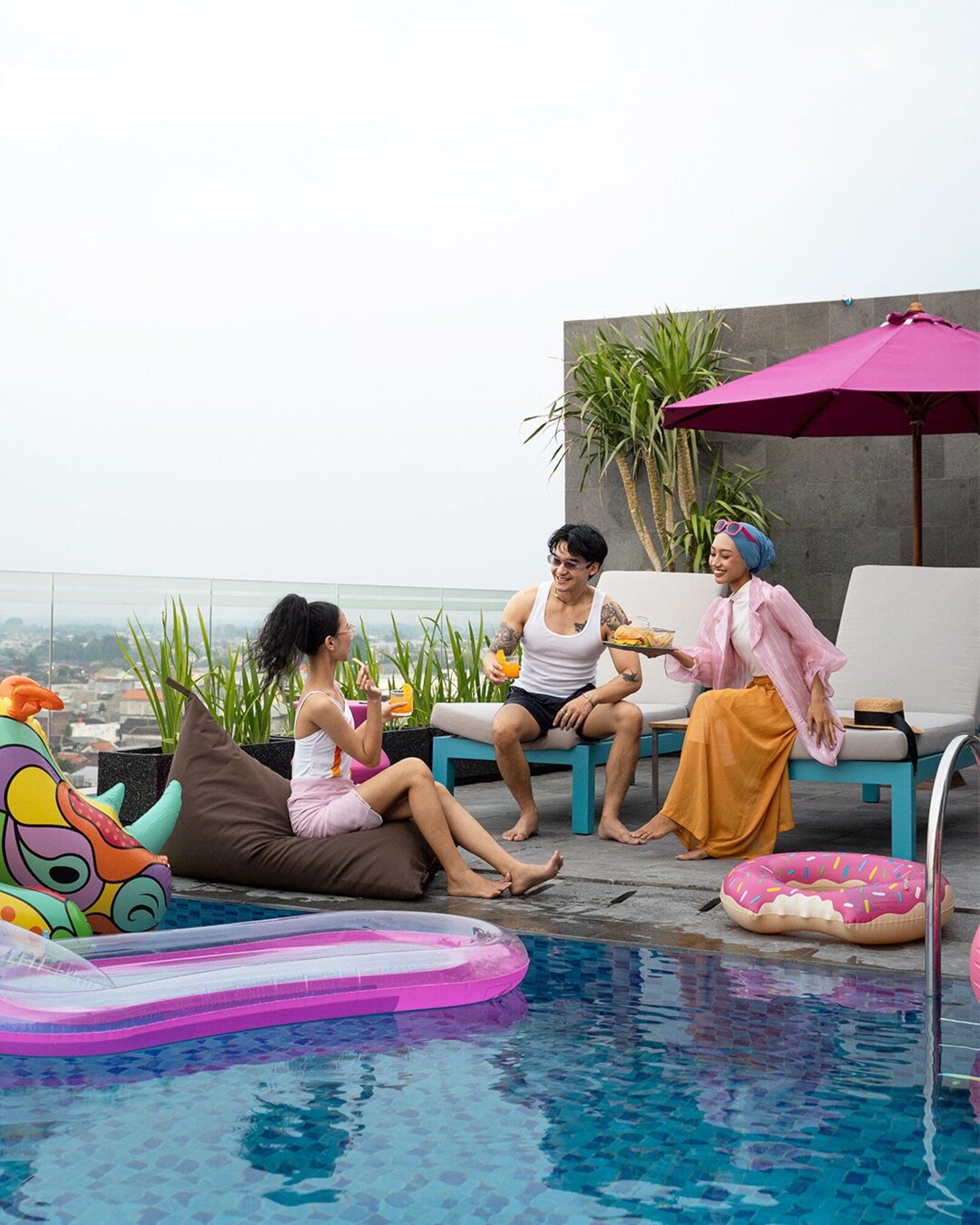 Moxy Solo, the pool