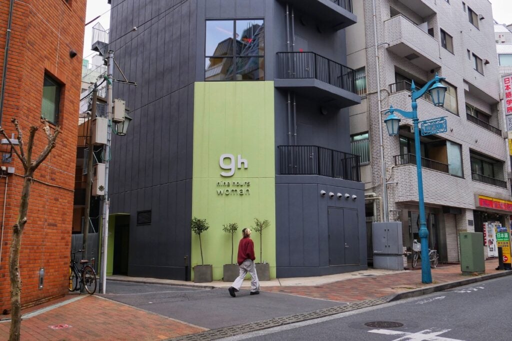 9h nine hours woman Shinjuku, how it began