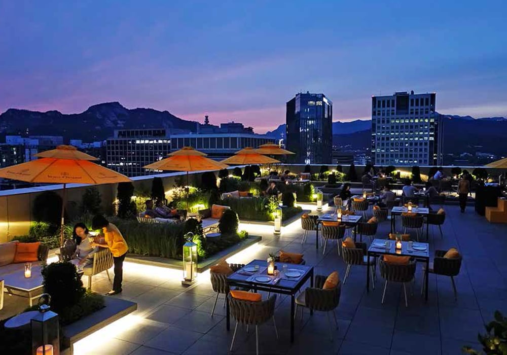 Four Seasons Hotel Seoul, at the table