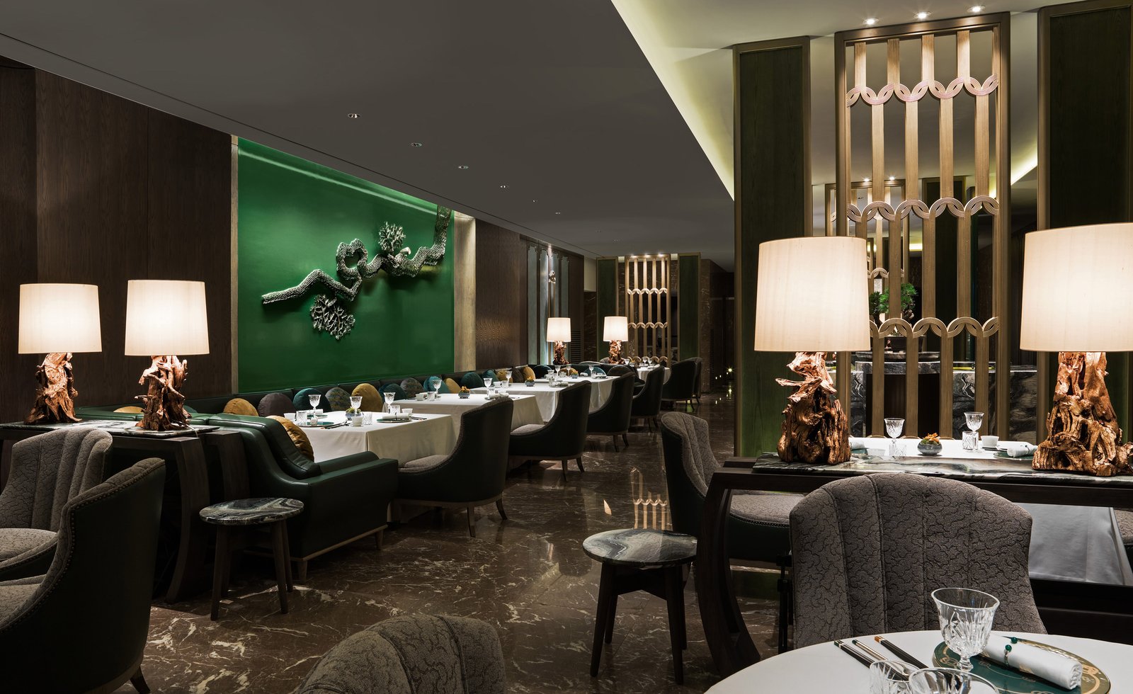 Four Seasons Hotel Seoul, at the table