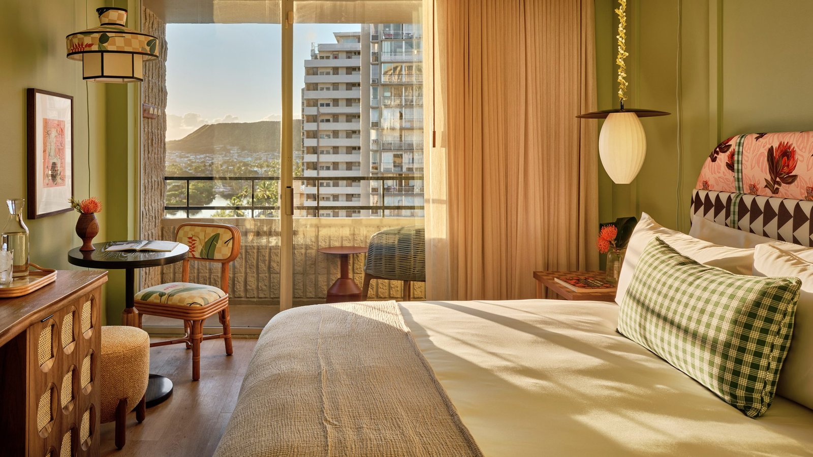 Wayfinder Waikiki — rooms