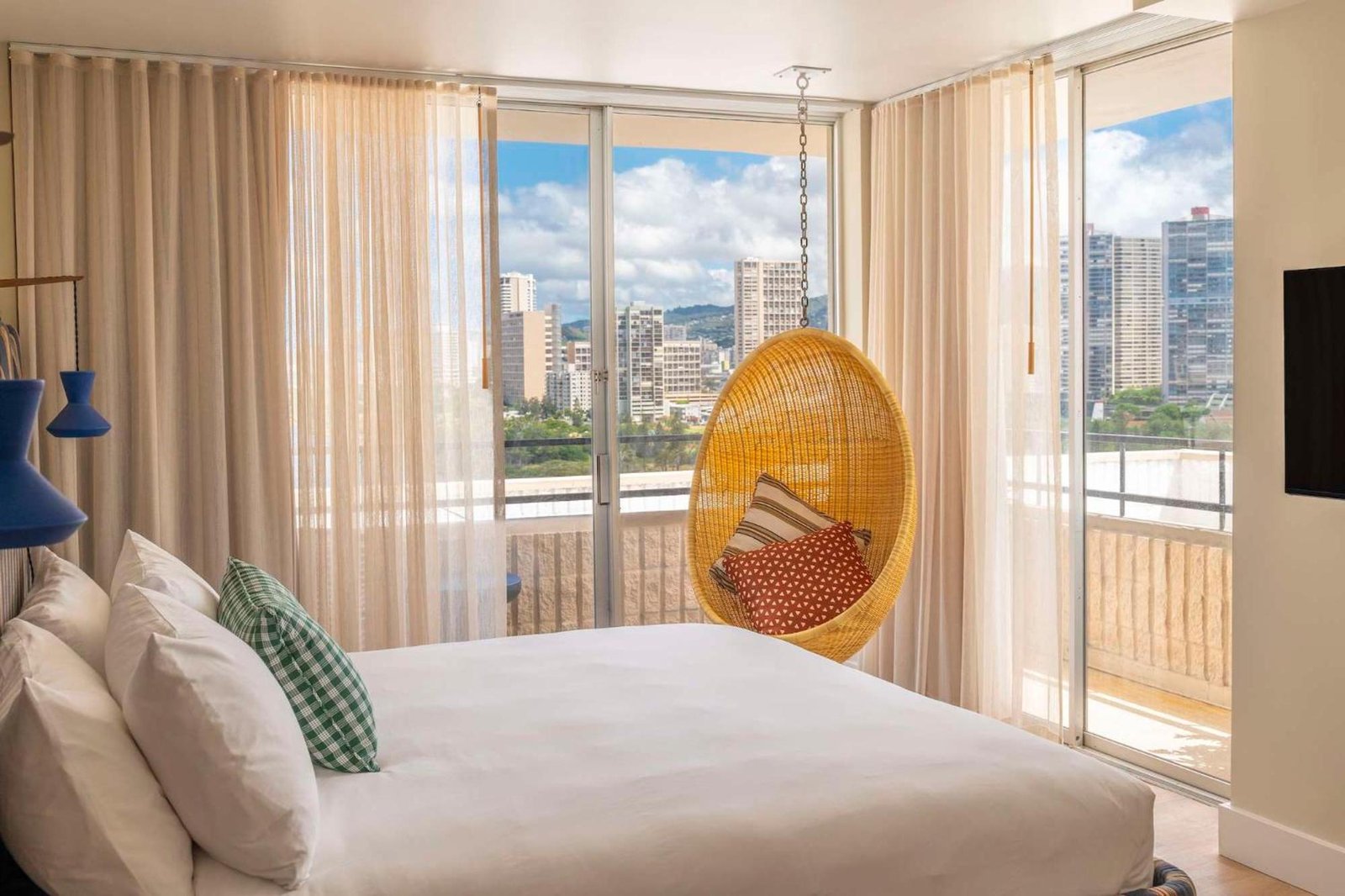 Wayfinder Waikiki — rooms